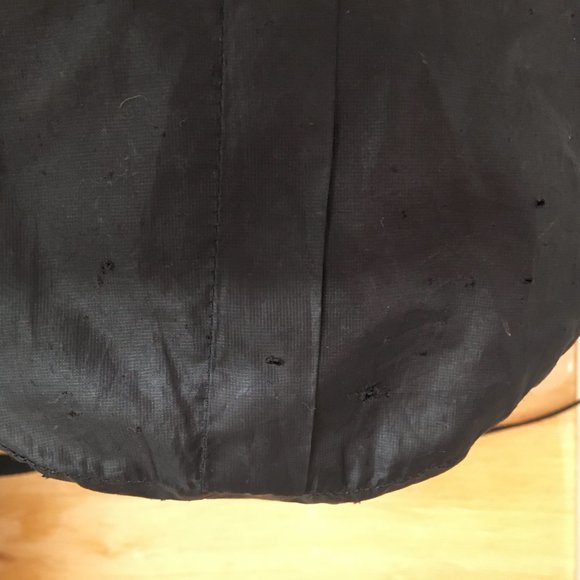 ***SOLD***Patagonia over shoulder travel bag - Picture 7 of 11